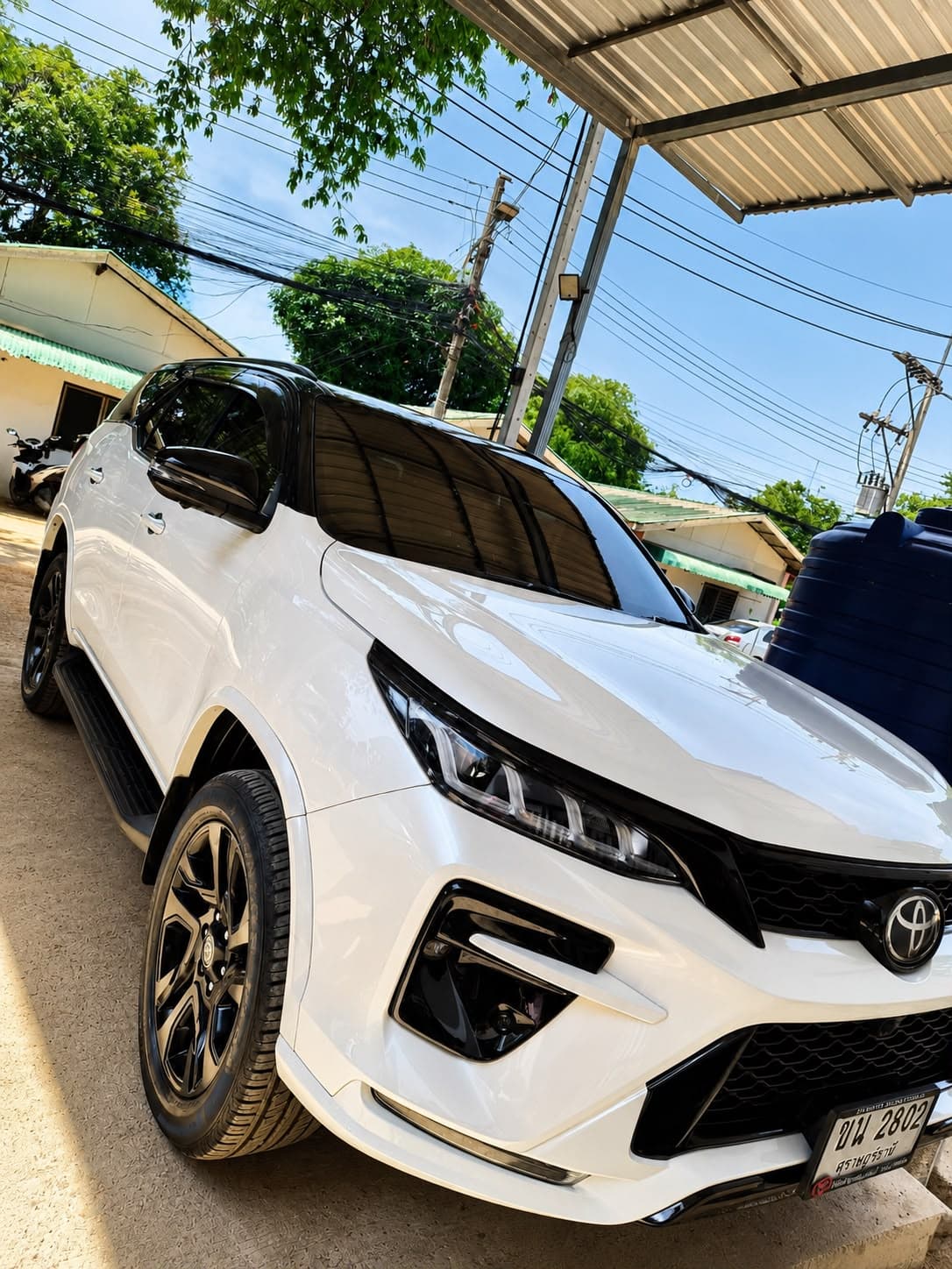 Mike's Tailor Samui privat afhentningsbil, Toyota Fortuner